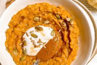 Cozy Vegan Pumpkin Spice Oatmeal