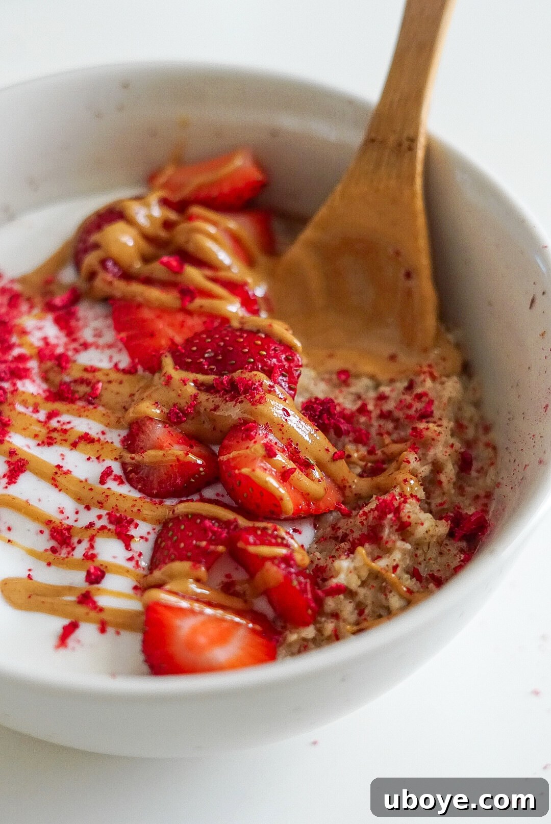 Rainbow Quick Oats 2 Vibrant red berries topping a bowl of creamy oatmeal, ready for a healthy breakfast