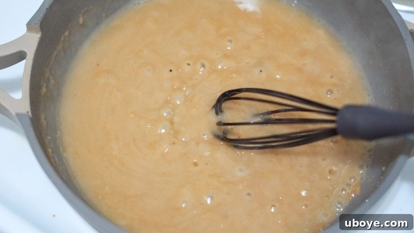 Vegan Brun Saus Simmering The rich vegan brown gravy simmering in a pan, ready for the meatballs.